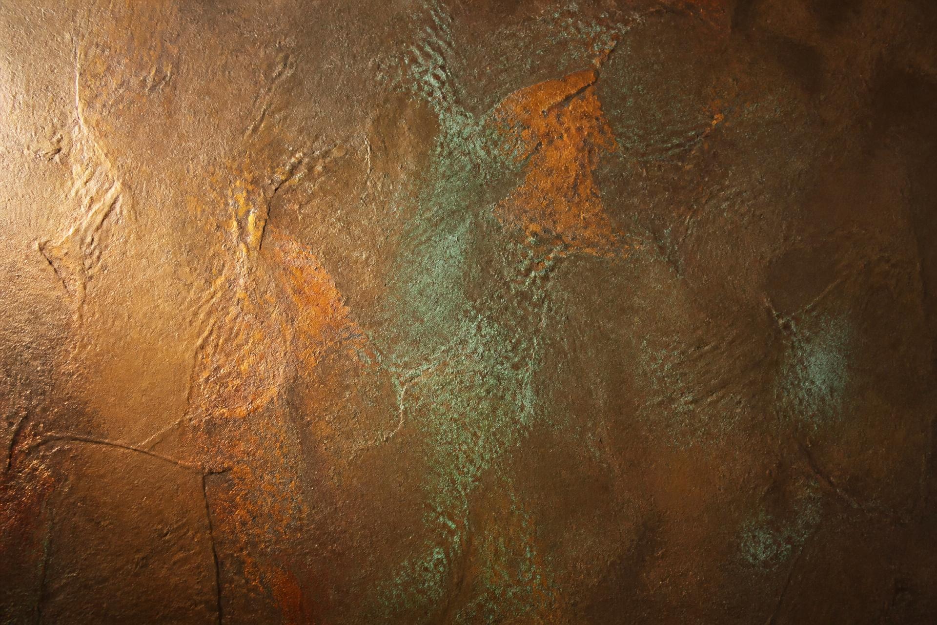 Parete decorativa a base calce con effetto ossido e verderame, dettaglio materico